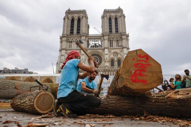 COVID-19: FRANÇA BATE RECORDE COM 13.498 NOVOS DOENTES NUM SÓ DIA