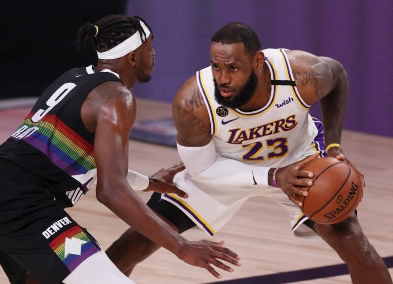 LAKERS FICAM A UM TRIUNFO DA FINAL DA NBA APÓS BATEREM NUGGETS PELA TERCEIRA VEZ