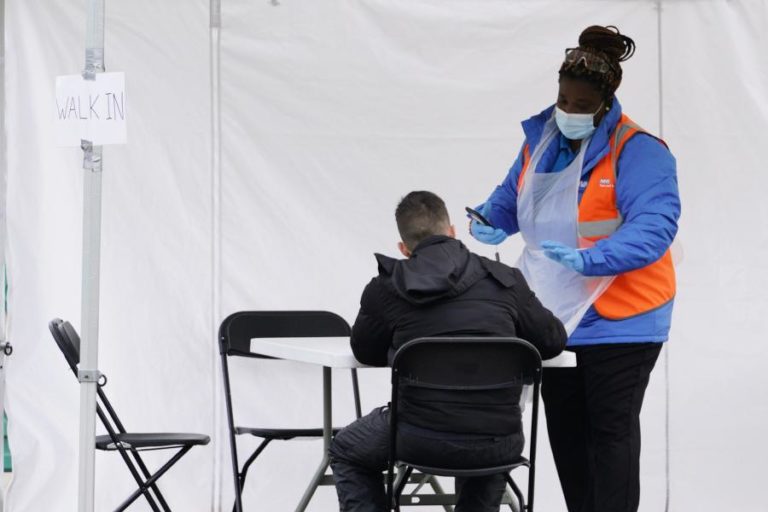 COVID-19: REINO UNIDO REGISTOU 4.044 NOVAS INFEÇÕES E ULTRAPASSOU AS 42 MIL MORTES