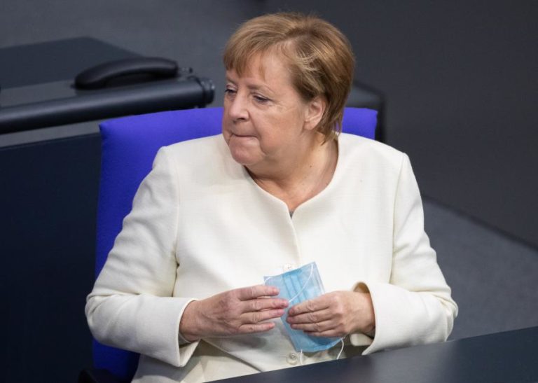 COVID-19: MERKEL DEFENDE NOVAS MEDIDAS APÓS ALEMANHA REGISTAR 2.000 NOVOS CASOS