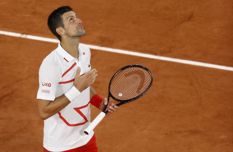DJOKOVIC VENCE YMER E ESTÁ NA SEGUNDA RONDA DE ROLAND GARROS
