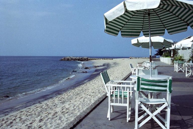 COVID-19: ANGOLA MANTÉM PRAIAS FECHADAS E RETOMA ESPETÁCULOS A 50%