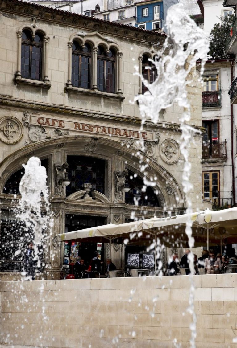 ROMPIMENTO DE CONDUTA DE GÁS EM COIMBRA OBRIGA A FECHO DA PRAÇA 8 DE MAIO