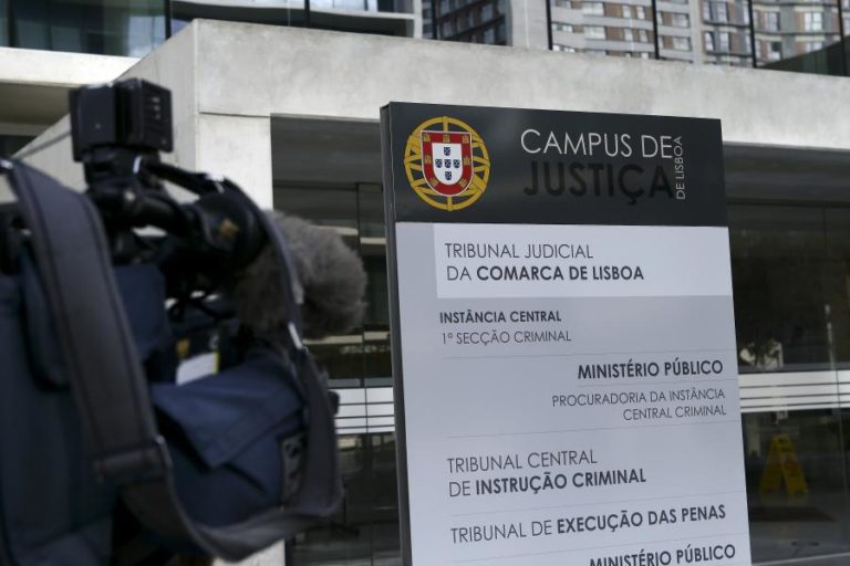 JOVEM QUE ABANDONOU BEBÉ EM CAIXOTE DO LIXO CONDENADA A NOVE ANOS DE PRISÃO EFETIVA