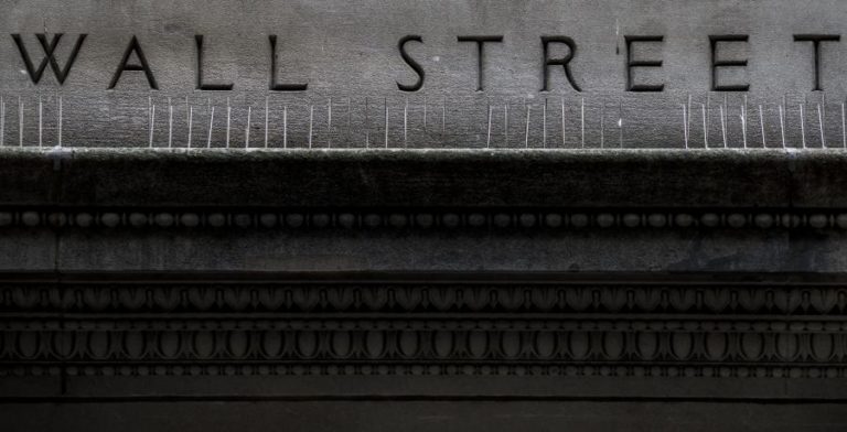 WALL STREET ABRE SEMANA EM TERRENO POSITIVO COM TRUMP EM FOCO