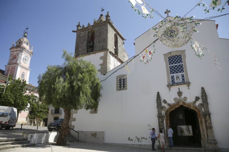 COVID-19: CM DE ARRUDA DOS VINHOS CONTESTA PARECER FAVORÁVEL A CASAMENTO COM 200 PESSOAS