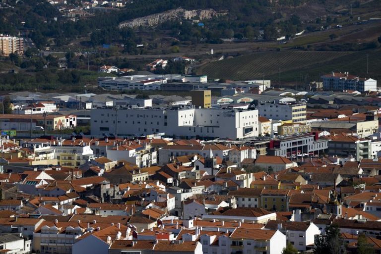 UTENTES SEM CONSEGUIR TELEFONAR HÁ TRÊS MESES PARA O CENTRO DE SAÚDE DE TORRES VEDRAS