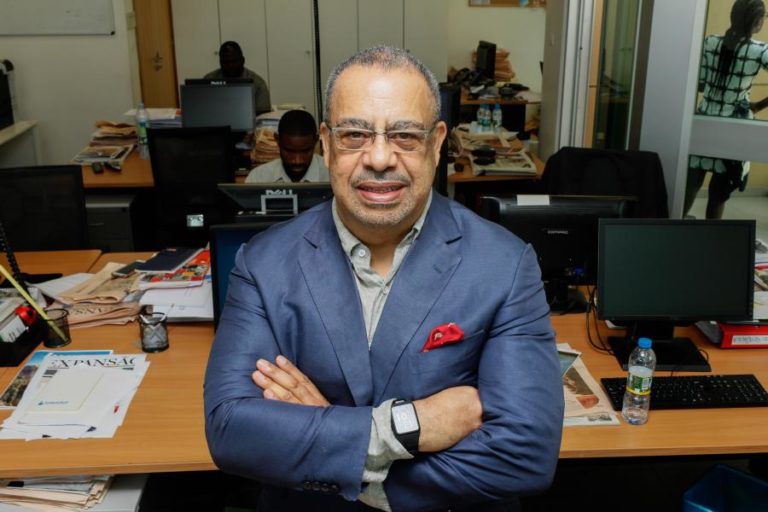 ANGOLANA TV ZIMBO REJEITA ACUSAÇÕES DE CENSURA AO JORNALISTA CARLOS ROSADO DE CARVALHO