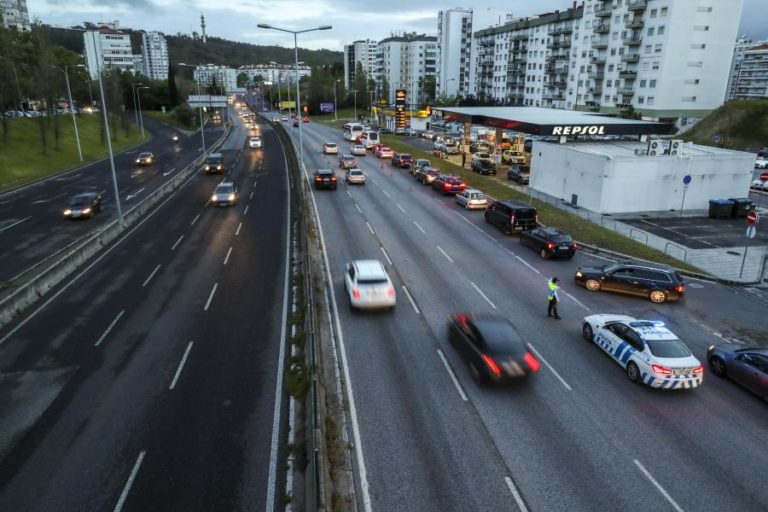 COVID-19: GOVERNO DIZ QUE SERÁ NECESSÁRIA DECLARAÇÃO PARA DESLOCAÇÕES ENTRE CONCELHOS