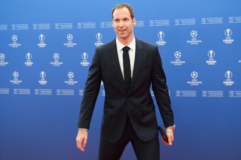 COVID-19: CHELSEA INSCREVE EX-GUARDA-REDES PETR CECH NO CAMPEONATO POR PREVENÇÃO