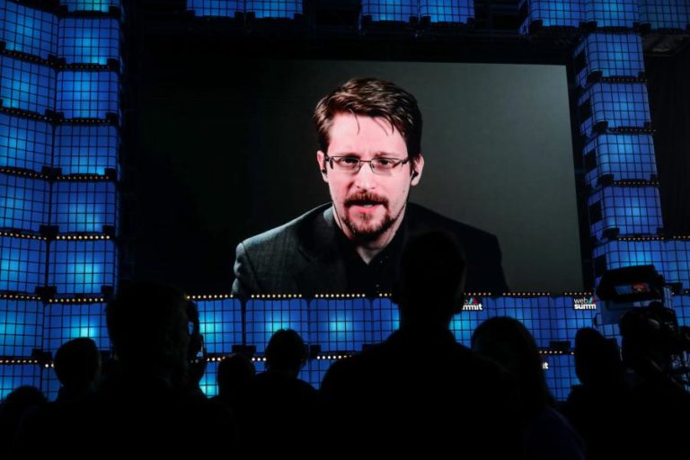 RÚSSIA CONCEDEU AUTORIZAÇÃO DE RESIDÊNCIA PERMANENTE A EDWARD SNOWDEN