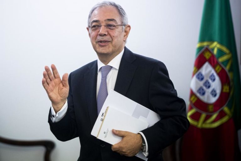 MARCELO CONDECORA VÍTOR CALDEIRA NO DIA EM QUE SAI DA PRESIDÊNCIA DO TRIBUNAL DE CONTAS