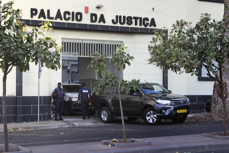 MINISTRA DA JUSTIÇA DEFENDE METAS “MAIS AMBICIOSAS” PARA OS TRIBUNAIS DE CABO VERDE