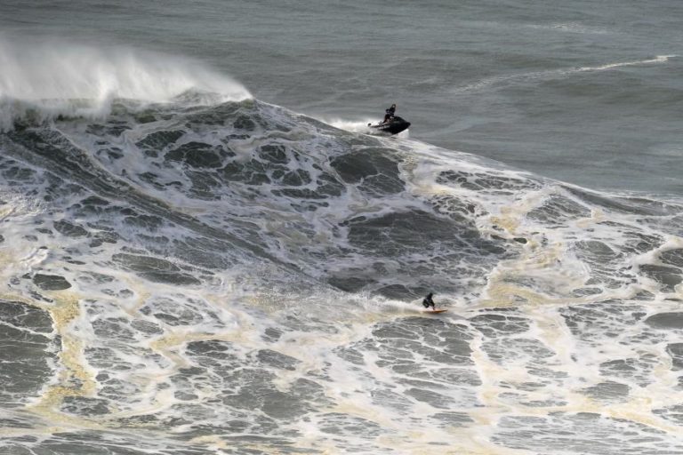PERÍODO DE ESPERA DA PROVA DE ONDAS GIGANTES NA NAZARÉ COMEÇA NA SEGUNDA-FEIRA