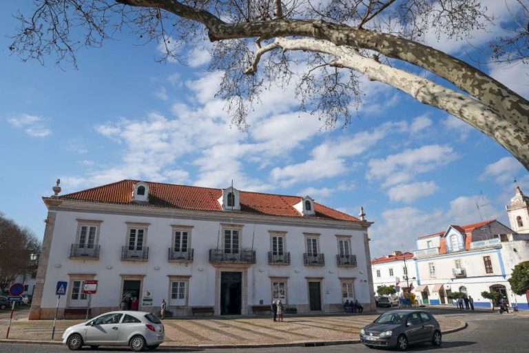 COVID-19: ESCOLAS DOS CONCELHOS DE BORBA E VILA VIÇOSA ENCERRAM HOJE