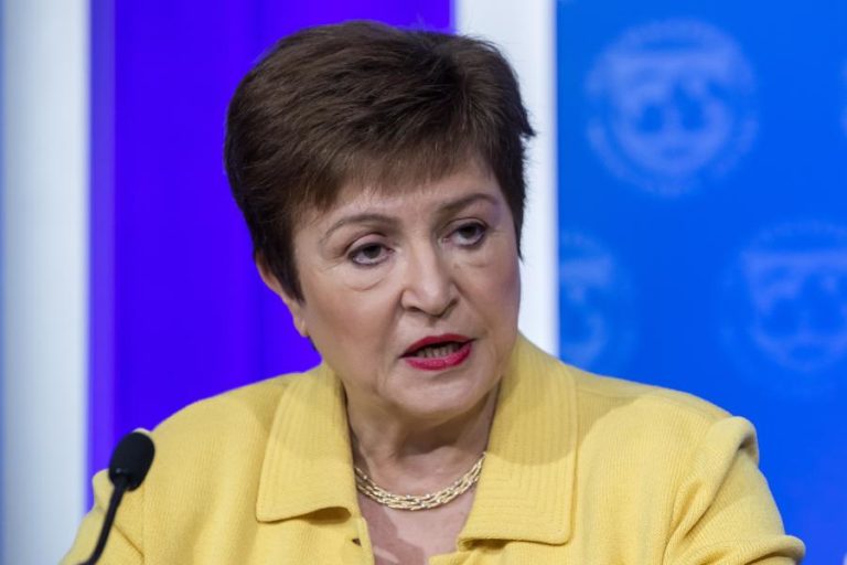 COVID-19: FMI ALERTA QUE ECONOMIA MUNDIAL ESTÁ EM TERRENO EXTREMAMENTE FRÁGIL