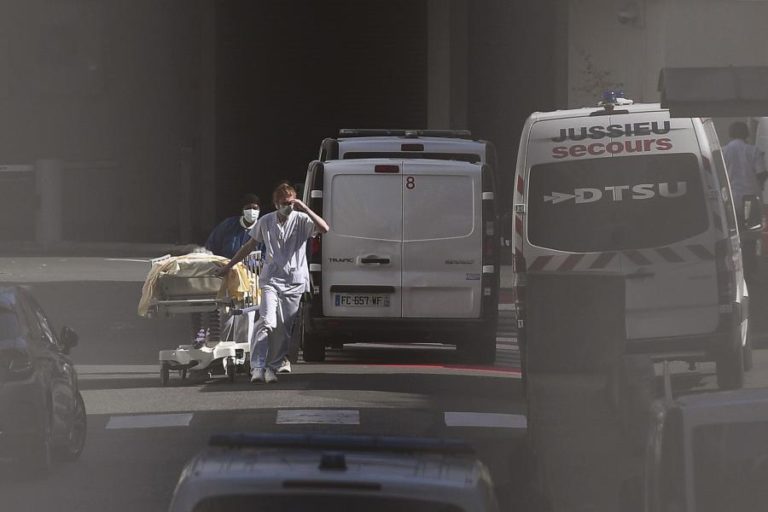 COVID-19: FRANÇA ATINGE RECORDE DIÁRIO DE NOVOS CASOS COM 45.422 CONTÁGIOS