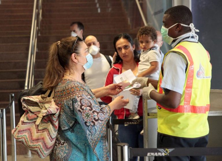 COVID-19: VIAJANTES PARA PROVÍNCIAS ANGOLANAS OBRIGADOS A FICAR EM LUANDA PELO MENOS OITO DIAS