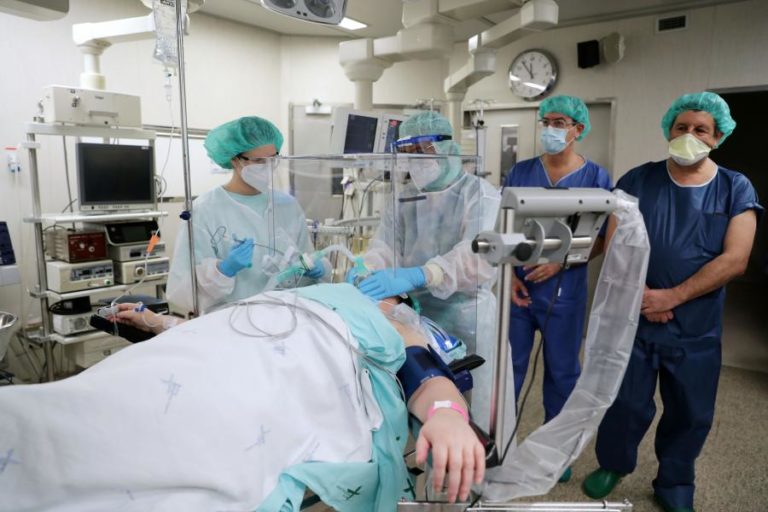 COVID-19: HOSPITAL DE SANTO ANTÓNIO NO PORTO “ANTECIPA PROCURA” E ABRE MAIS 17 CAMAS