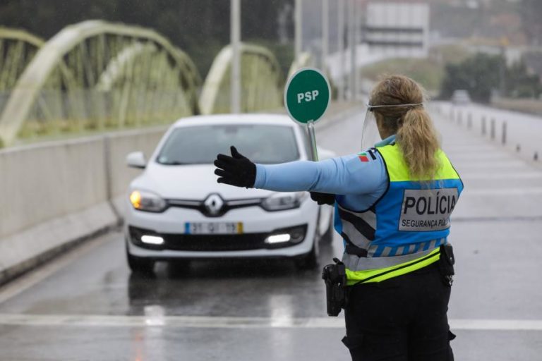 COVID-19: PSP E GNR REFORÇAM FISCALIZAÇÃO PARA EVITAR DESLOCAÇÕES ENTRE CONCELHOS