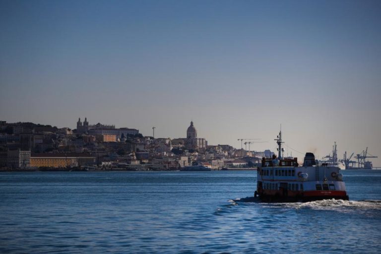 LIGAÇÃO FLUVIAL ENTRE O SEIXAL E LISBOA SUSPENSA A PARTIR DE SEGUNDA-FEIRA PARA OBRAS