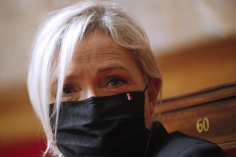 MARINE LE PEN EXIGE “LEGISLAÇÃO DE GUERRA” PARA TRAVAR TERRORISMO EM FRANÇA