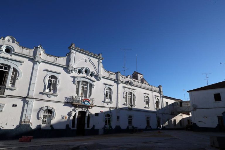 COVID-19: ORDEM DOS ADVOGADOS APONTA “VIOLAÇÃO GRAVE” DE DIREITOS HUMANOS EM REGUENGOS DE MONSARAZ