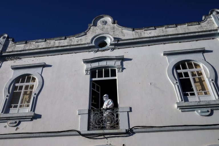 COVID-19: LAR DE REGUENGOS DE MONSARAZ DIZ QUE DEIXOU DE SER RESPOSTA ADEQUADA APÓS 1.º CASO