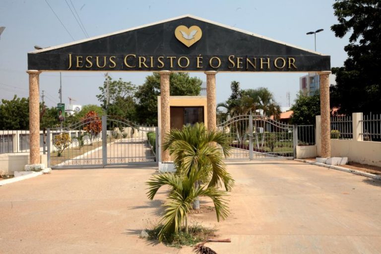 PGR ANGOLANA ENCERRA E APREENDE OUTROS 17 TEMPOS DA IURD NO PAÍS