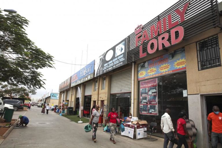 COVID-19: COMÉRCIO, RESTAURANTES E MERCADOS ANGOLANOS OBRIGADOS A REDUZIR HORÁRIO