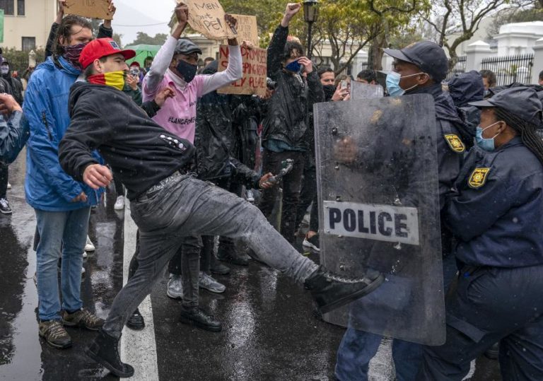 EX-PRESIDENTE DA ÁFRICA DO SUL ADVERTE PARA “GUERRA CIVIL” NO PAÍS