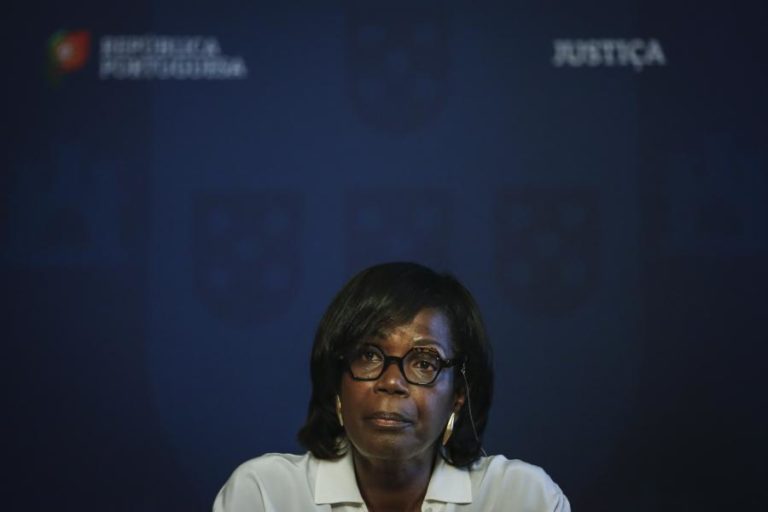 MINISTRA DA JUSTIÇA EXCLUI ENRIQUECIMENTO ILÍCITO DA ESTRATÉGIA DE COMBATE À CORRUPÇÃO