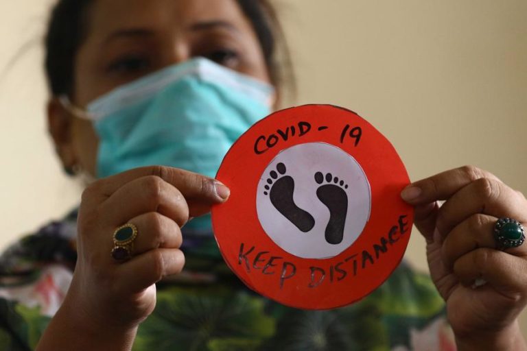 COVID-19: INVESTIGADORES ALERTAM PARA PERIGO DE ESTRATÉGIA DE IMUNIDADE DE GRUPO