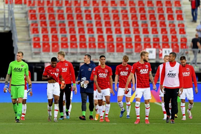 COVID-19: UEFA AUTORIZA AZ ALKMAAR A VIAJAR PARA ITÁLIA APESAR DOS 13 POSITIVOS