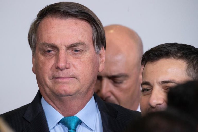 COVID-19: BOLSONARO DIZ QUE GOVERNO DO BRASIL NÃO COMPRARÁ VACINA DA SINOVAC