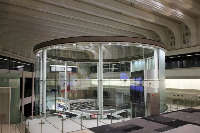 BOLSA DE TÓQUIO SUSPENDE OPERAÇÕES DEVIDO A PROBLEMA TÉCNICO