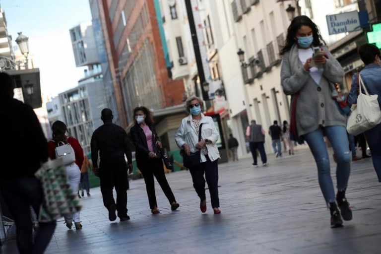COVID-19: ESPANHA REGISTA MAIS DE 9.000 NOVOS CASOS, 35% EM MADRID