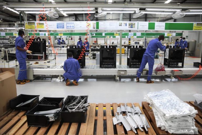 ANGOLA CRIOU 19 MIL EMPREGOS, MAS REGISTOU 7 MIL DESPEDIMENTOS NO PRIMEIRO SEMESTRE – PR