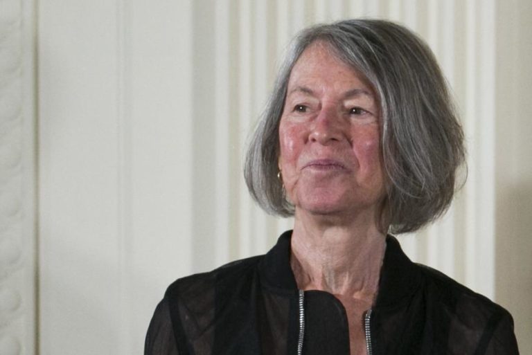 POESIA DE NOBEL DA LITERATURA LOUISE GLÜCK EDITADA EM PORTUGAL PELA RELÓGIO D’ÁGUA