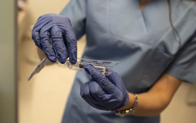 COVID-19: VACINA CHINESA SEGURA E COM RESPOSTA IMUNITÁRIA EM PRIMEIRAS FASES DE ENSAIO