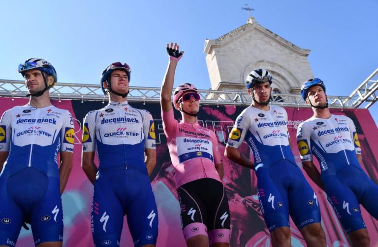 GIRO: ALEX DOWSETT GANHA OITAVA ETAPA, JOÃO ALMEIDA CONTINUA LÍDER