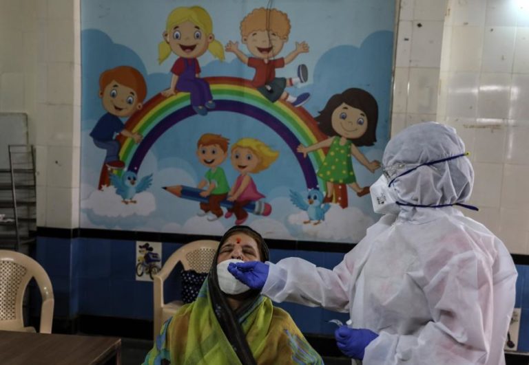 COVID-19: ÍNDIA COM 895 MORTOS E 63.371 CASOS NAS ÚLTIMAS 24 HORAS