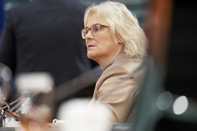 ALEMANHA DENUNCIA AMEAÇA DO “TERROR ISLÂMICO” APÓS ATAQUE COM FACA EM INVESTIGAÇÃO