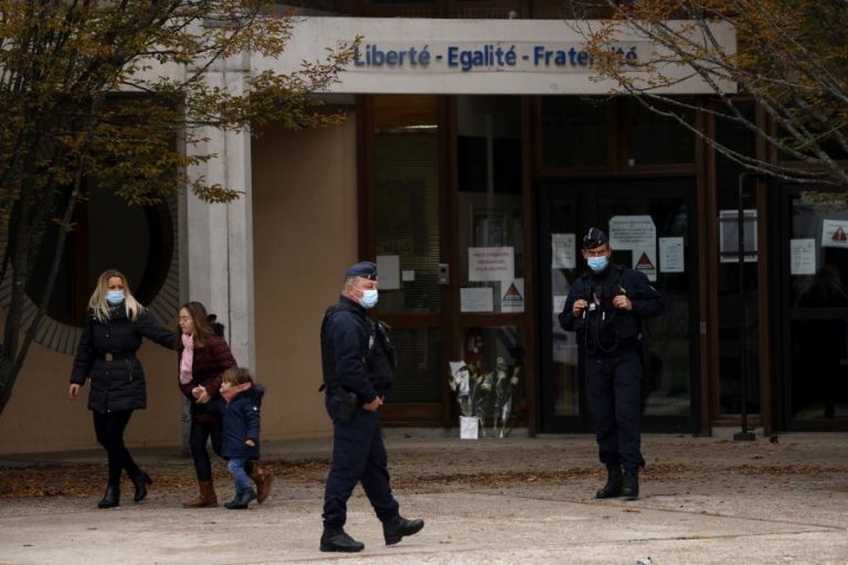 POLÍCIA DETÉM MAIS CINCO PESSOAS RELACIONADAS COM DECAPITAÇÃO DE PROFESSOR
