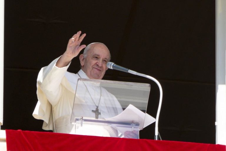 PAPA FRANCISCO E OUTROS LÍDERES RELIGIOSOS REZAM PELAS VÍTIMAS DA GUERRA E DA PANDEMIA