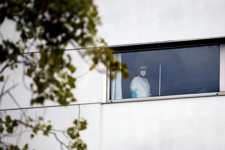 COVID-19: ESPANHA COM QUASE 38.000 CASOS DESDE SEXTA-FEIRA APROXIMA-SE DE UM MILHÃO