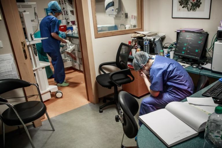 COVID-19: FRANÇA ULTRAPASSA O MILHÃO DE CASOS CONFIRMADOS