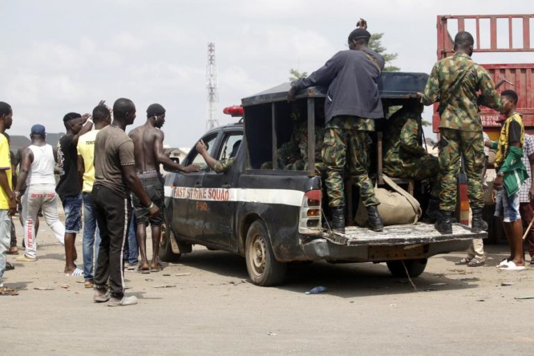 AUTORIDADES NIGERIANAS UTILIZAM TIROS PARA DISPERSAR MANIFESTAÇÃO EM LAGOS