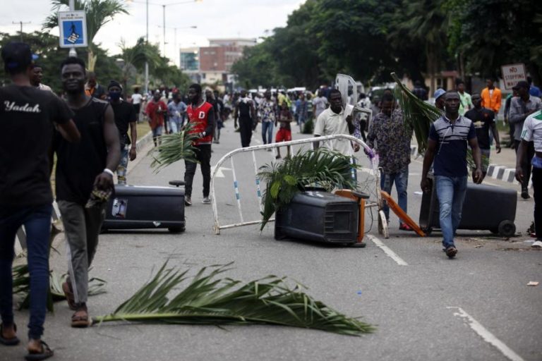 NAÇÕES UNIDAS E UE CONDENAM VIOLÊNCIA POLICIAL EM MANIFESTAÇÃO NA NIGÉRIA