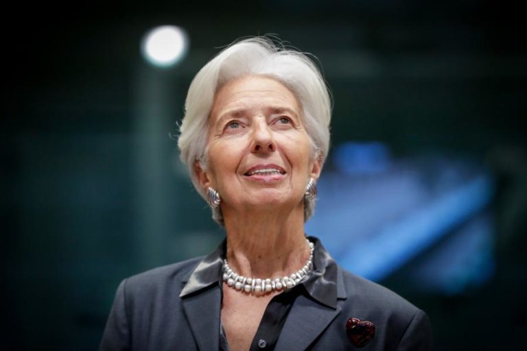 LAGARDE DIZ QUE RECUPERAÇÃO ECONÓMICA NA ZONA EURO ESTÁ A PERDER FORÇA